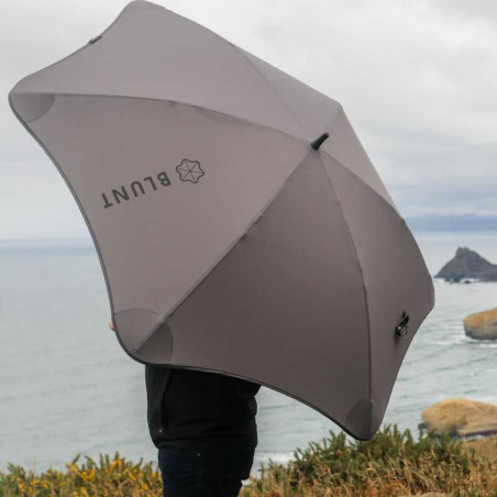Blunt Sports Umbrella